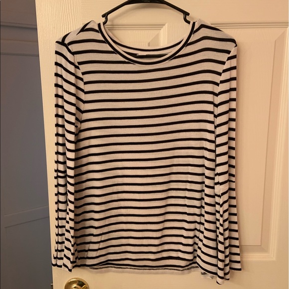 Black and white striped long sleeve - Picture 1 of 4